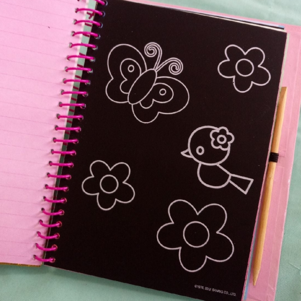 Hello Kitty Activity Book - Picture 3 of 4